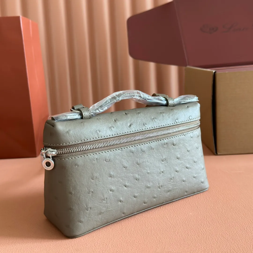 p1160💋💋💋【Original leather all-steel configuration counter complete package】 𝐋𝐨𝐫𝐨 𝐏𝐢𝐚𝐧@ Extra pocket L19 series handbag/crossbody bag The most comfortable life is when it is not defined, just like loro The material design of pian@ does not require complicated design styles. The simple and soft outline is elegant and durable, like an exquisite cosmetic case, which perfectly balances appearance and functionality. The leather is delicate and feels as soft as butter. The small bag has a large capacity. It is not only portable with a thin shoulder strap, but can also be worn cross-body. Sisters who have a special liking for minimalist style can buy it. It is simple and versatile. The simpler, the more different. Stars and Instagram celebrities are all planting it. There are two sizes of 19 cm and 27 cm. One is exquisite and casual, and the other is elegant and grand. Size: Small: length 19×width 7×height 12cm (